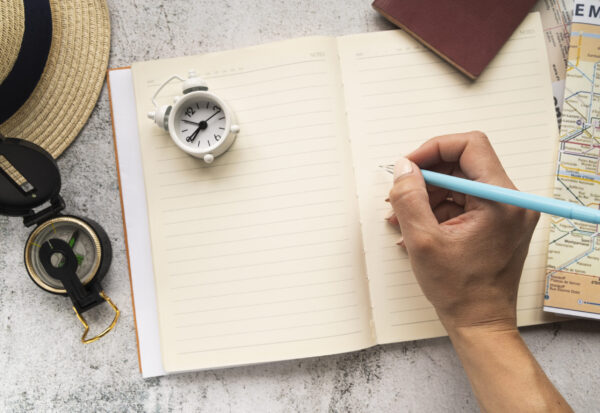 tourist-writing-blank-agenda
